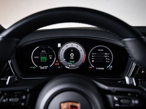 Certified 2024 Porsche Cayenne Turbo AWD/4WD image 15