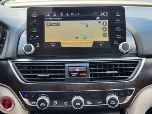 Used 2018 Honda Accord Touring image 16