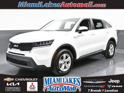 Used 2023 Kia Sorento LX image 1