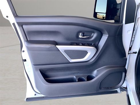 Used 2018 Nissan Titan PRO-4X w/ Pro-4x Utility Package image 12