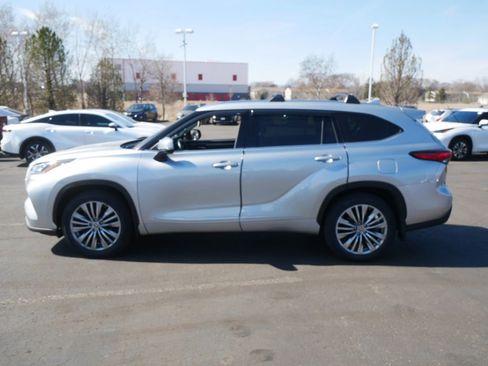 Used 2022 Toyota Highlander Platinum image 7