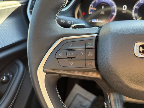 New 2025 Jeep Grand Cherokee Altitude image 19