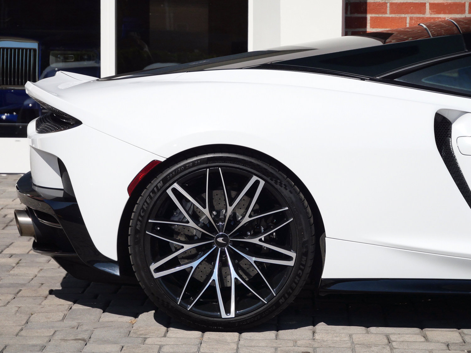 Used 2023 McLaren GT RWD image 14