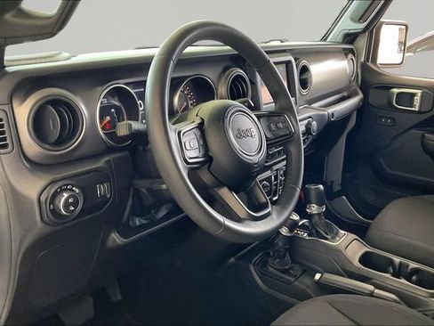 Used 2023 Jeep Gladiator Sport AWD/4WD image 12