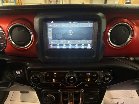 Used 2021 Jeep Gladiator Rubicon w/ Cold Weather Group image 13