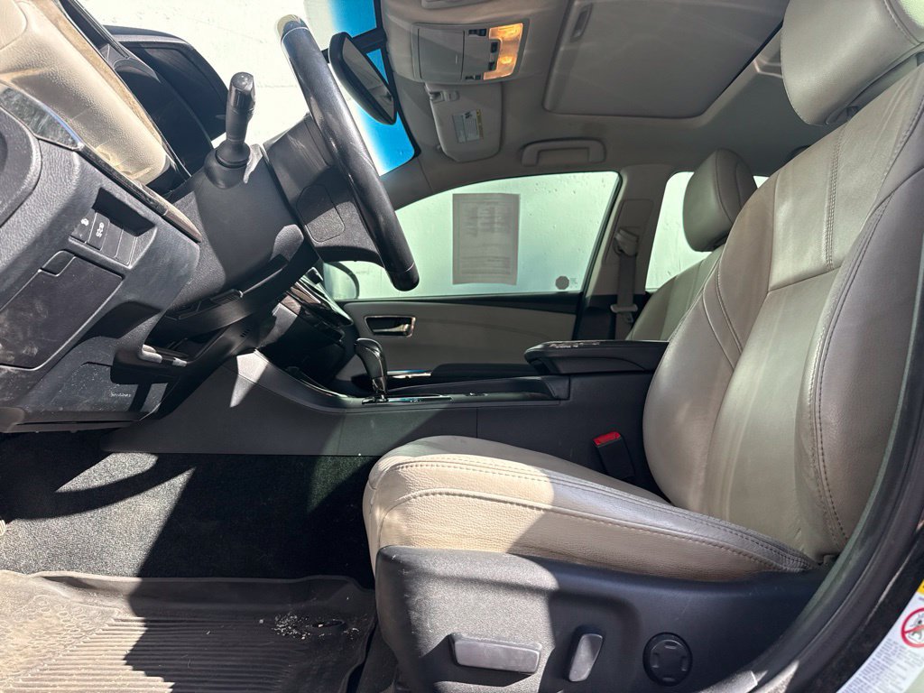 Used 2013 Toyota Avalon XLE Premium FWD image 4