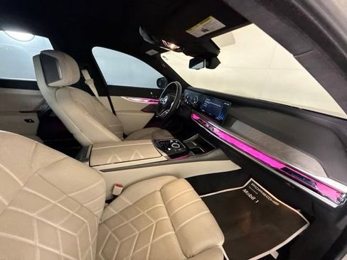 Used 2024 BMW 760i xDrive AWD/4WD image 36