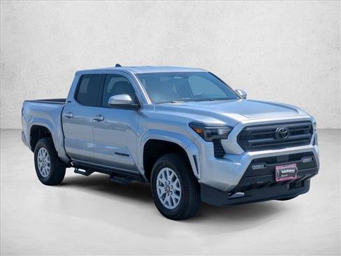 Certified 2025 Toyota Tacoma SR5 AWD/4WD image 3