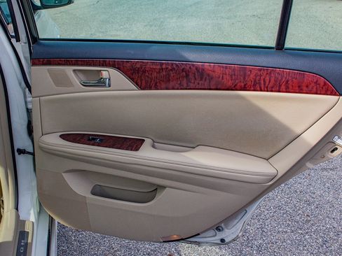 Used 2011 Toyota Avalon Limited FWD image 18