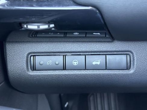 Used 2025 Nissan Pathfinder SV AWD/4WD image 24