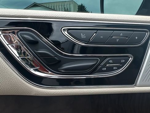 Used 2019 Lincoln Navigator Reserve AWD/4WD image 9