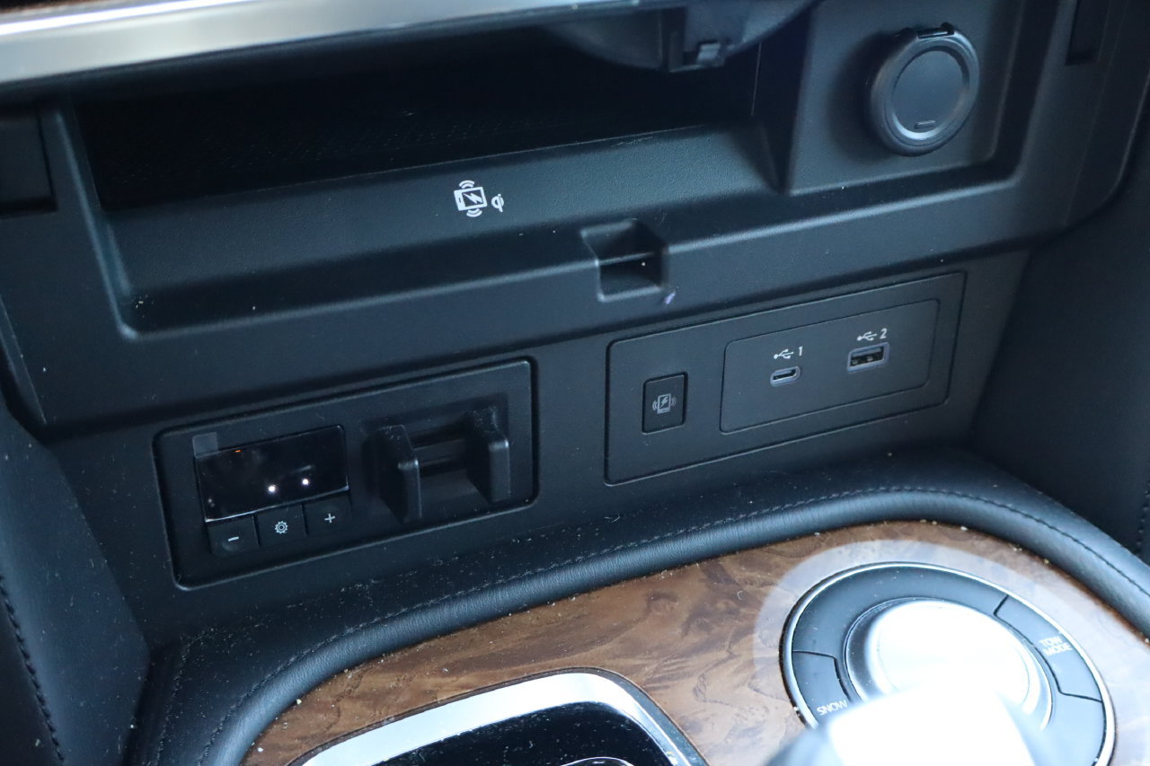 Used 2021 Nissan Armada SL w/ Captain's Chairs Package RWD image 28