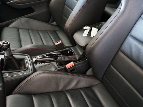 Used 2017 Volkswagen GTI SE FWD image 29
