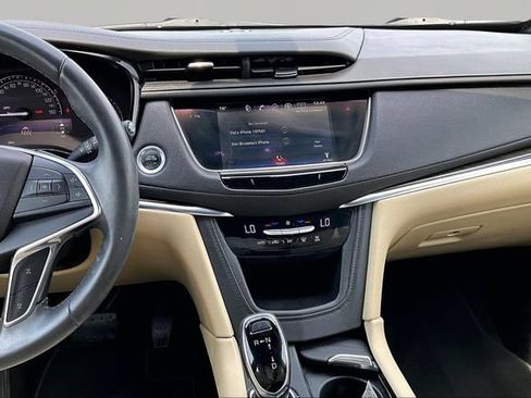 Used 2017 Cadillac XT5 FWD image 6