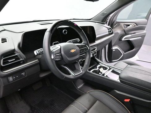 Used 2025 Chevrolet Traverse High Country FWD image 18
