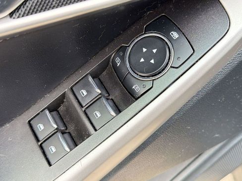 Used 2024 Ford Explorer XLT w/ Equipment Group 202A image 11