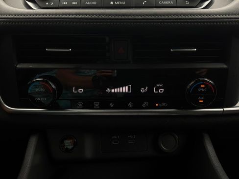 Used 2025 Nissan Rogue SV FWD image 28