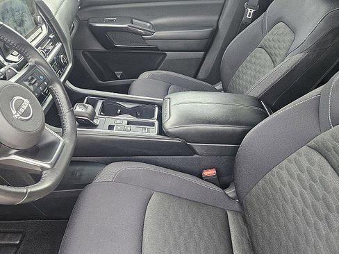 Used 2024 Nissan Pathfinder SV FWD image 10