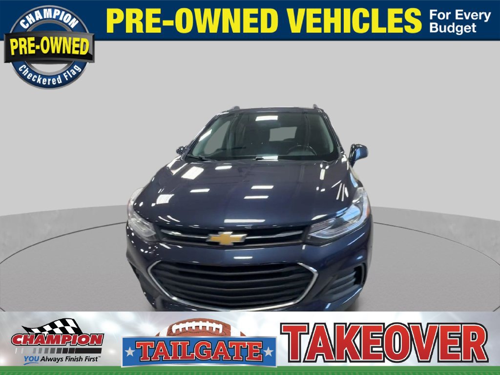 Used 2018 Chevrolet Trax LT w/ Sun & Sound Package FWD image 3