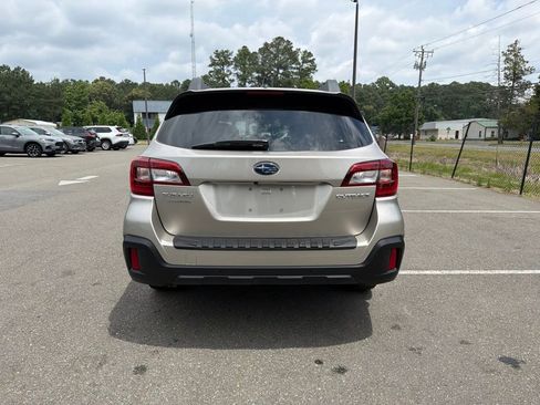 Used 2018 Subaru Outback 2.5i Limited AWD/4WD image 6