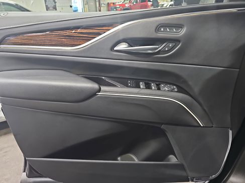 Used 2021 Cadillac Escalade ESV Premium Luxury image 29