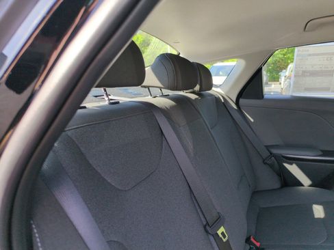 New 2025 Kia K4 LXS FWD image 38