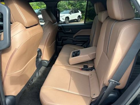 Certified 2025 Toyota 4Runner Limited w/ Tow Technology Package AWD/4WD image 22