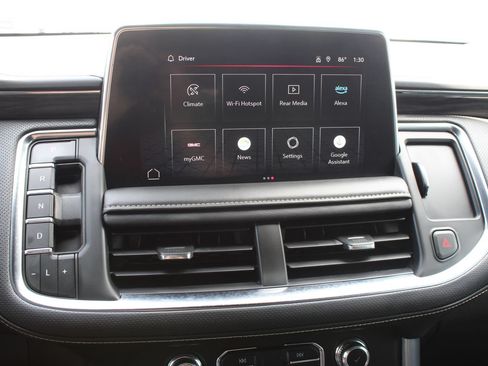 Used 2023 GMC Yukon XL SLT w/ SLT Premium Package AWD/4WD image 15