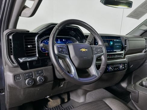 Used 2022 Chevrolet Silverado 1500 LT w/ Z71 Off-Road Package AWD/4WD image 10