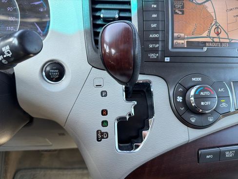 Used 2013 Toyota Sienna Limited w/ Premium Pkg AWD/4WD image 25