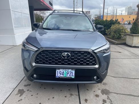 Used 2025 Toyota Corolla Cross XLE w/ Convenience Package image 3