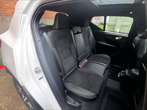 Certified 2025 Volvo XC40 B5 Plus AWD/4WD image 37