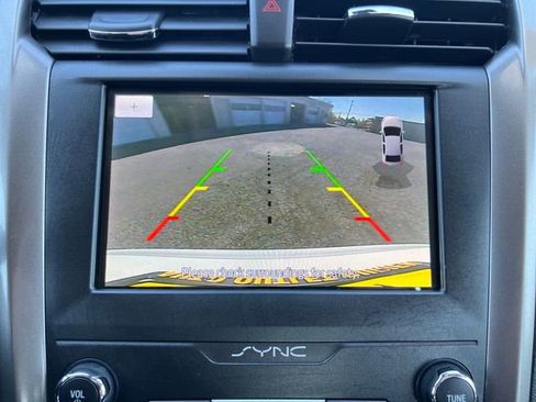 Used 2020 Ford Fusion SE AWD/4WD image 25