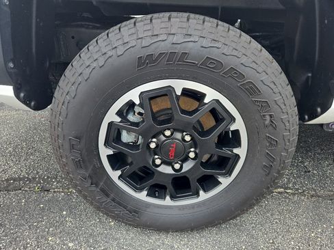 Used 2025 Toyota Tacoma TRD Off-Road w/ TRD Off Road Upgrade Package AWD/4WD image 21