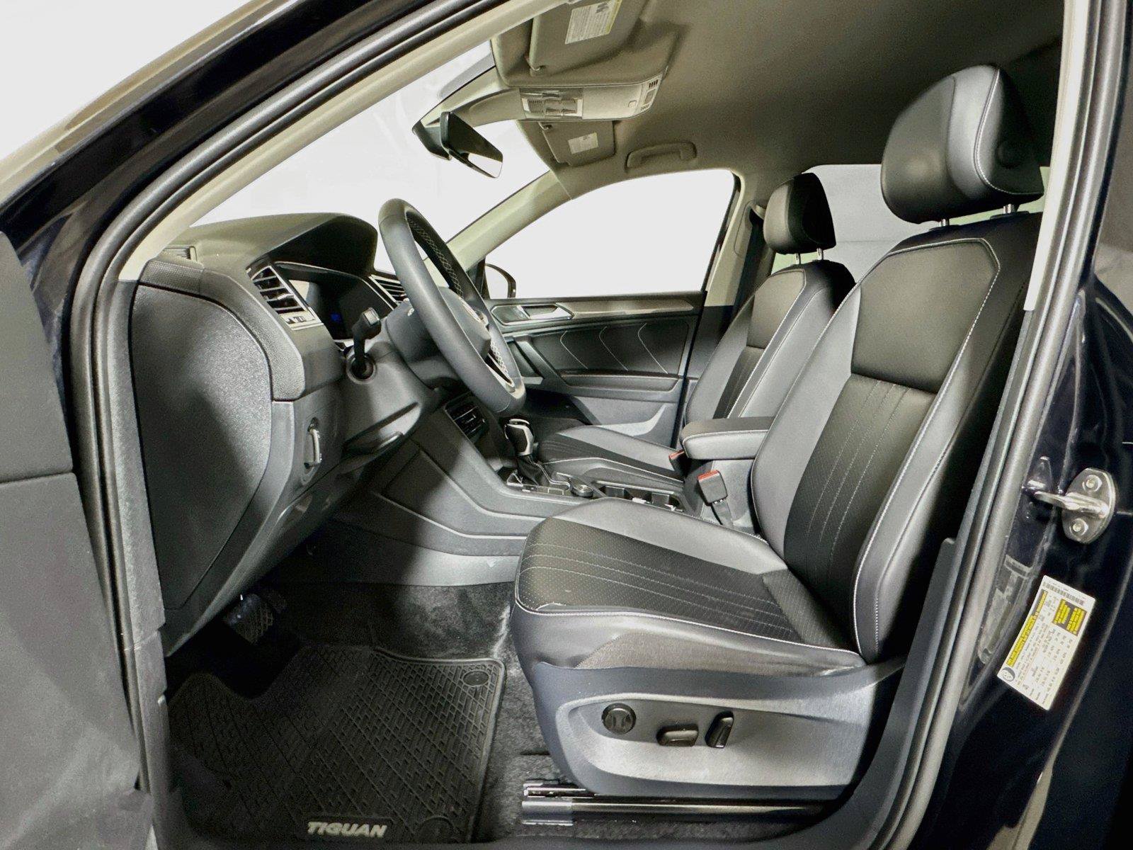 Used 2024 Volkswagen Tiguan SE AWD/4WD image 19