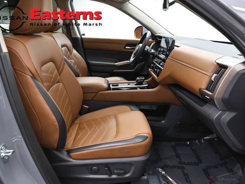 Used 2023 Nissan Pathfinder Platinum w/ Cargo Package AWD/4WD image 24