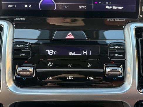 Certified 2022 Kia Sorento SX Prestige w/ Rust Color Package image 18