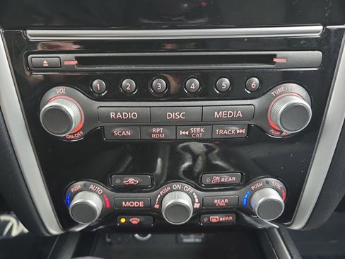 Used 2019 Nissan Pathfinder SV FWD image 30