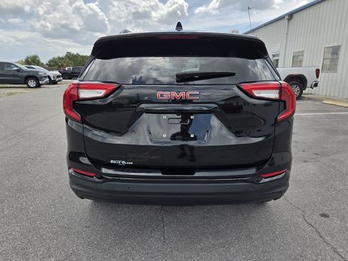 Used 2024 GMC Terrain SLE w/ Driver Convenience Package FWD image 7