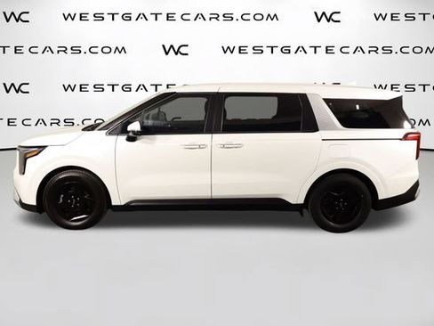 Used 2025 Kia Carnival FWD image 5