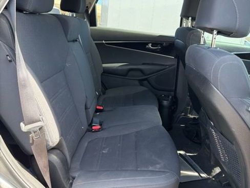 Used 2017 Kia Sorento L FWD image 7