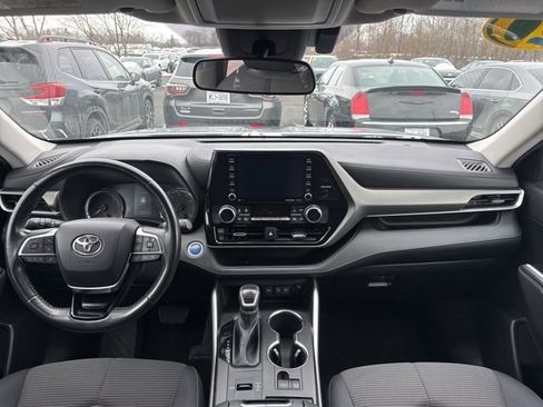 Used 2021 Toyota Highlander LE image 12