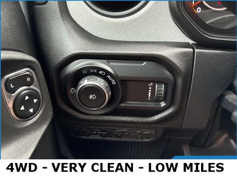 Used 2024 Jeep Wrangler Willys image 7