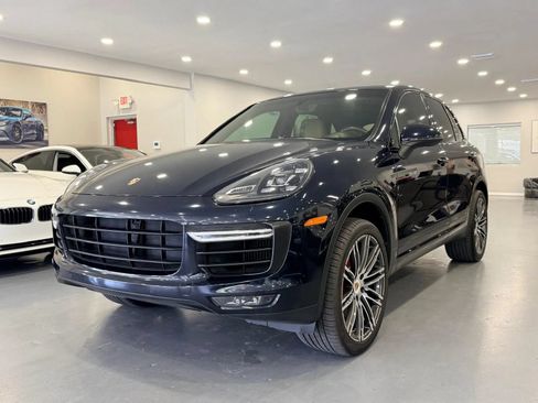Used 2015 Porsche Cayenne Turbo w/ Premium Package AWD/4WD image 3