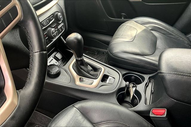 Used 2017 Jeep Cherokee Limited AWD/4WD image 18