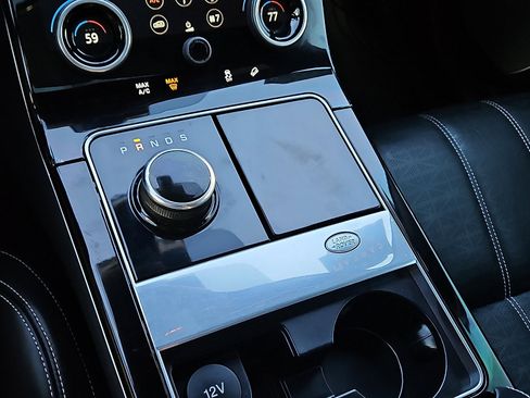 Used 2018 Land Rover Range Rover Velar R-Dynamic SE image 15