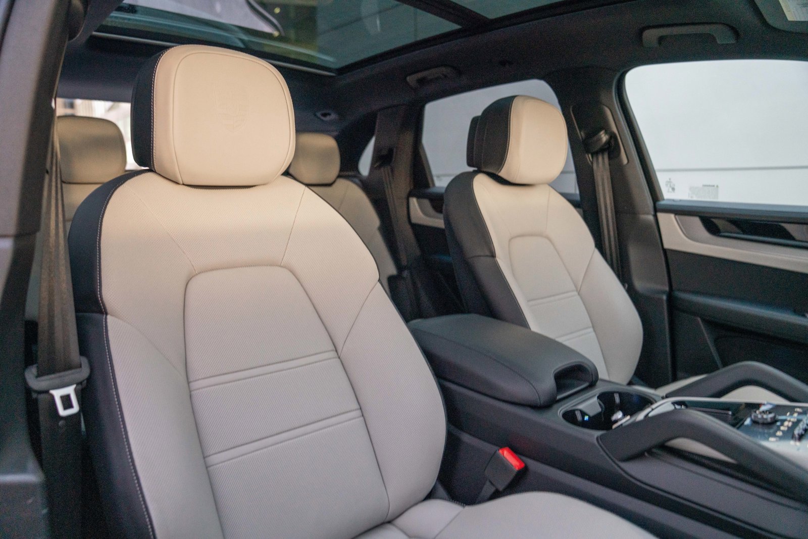 Certified 2026 Porsche Cayenne AWD/4WD image 26