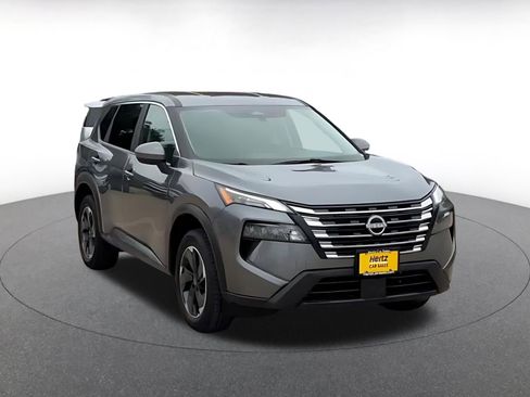 Used 2025 Nissan Rogue SV AWD/4WD image 3