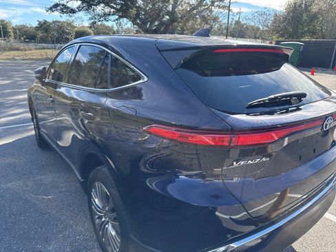 Used 2023 Toyota Venza Limited image 8