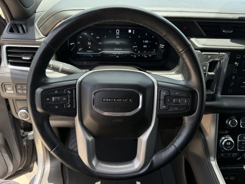 Used 2023 GMC Yukon Denali RWD image 17